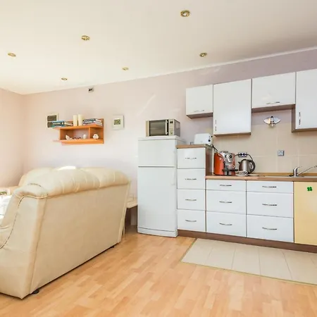 Jozef Apartment Vir
